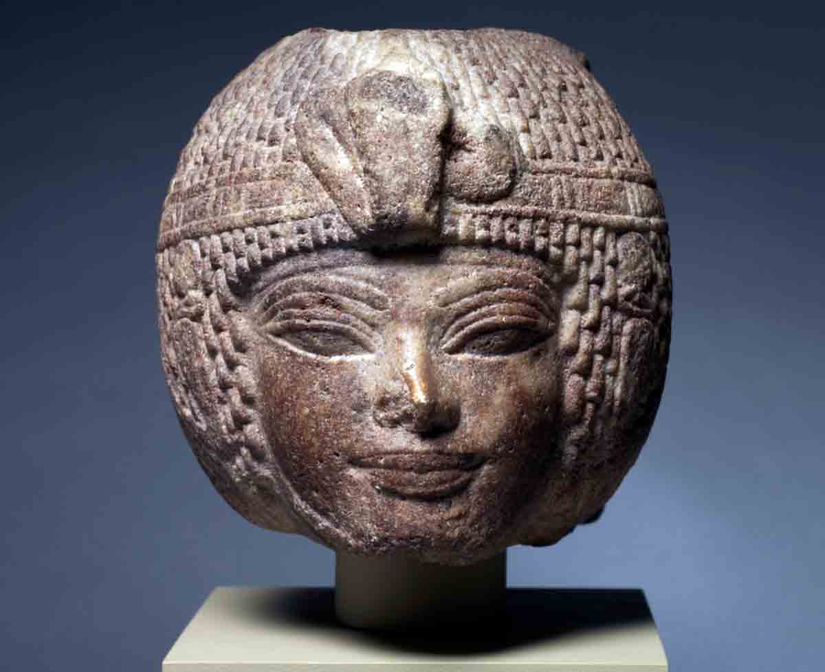 amenhotep iii round wig