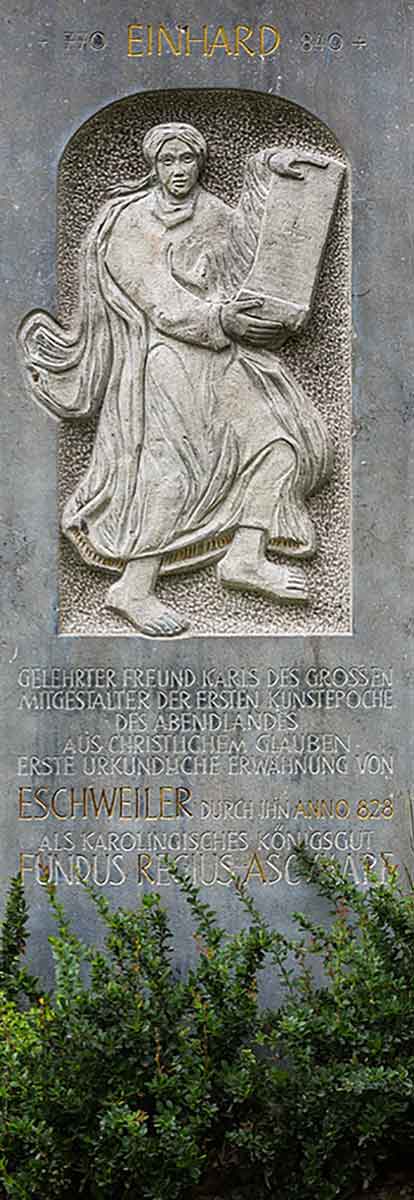 einhard monument germany charlemagne