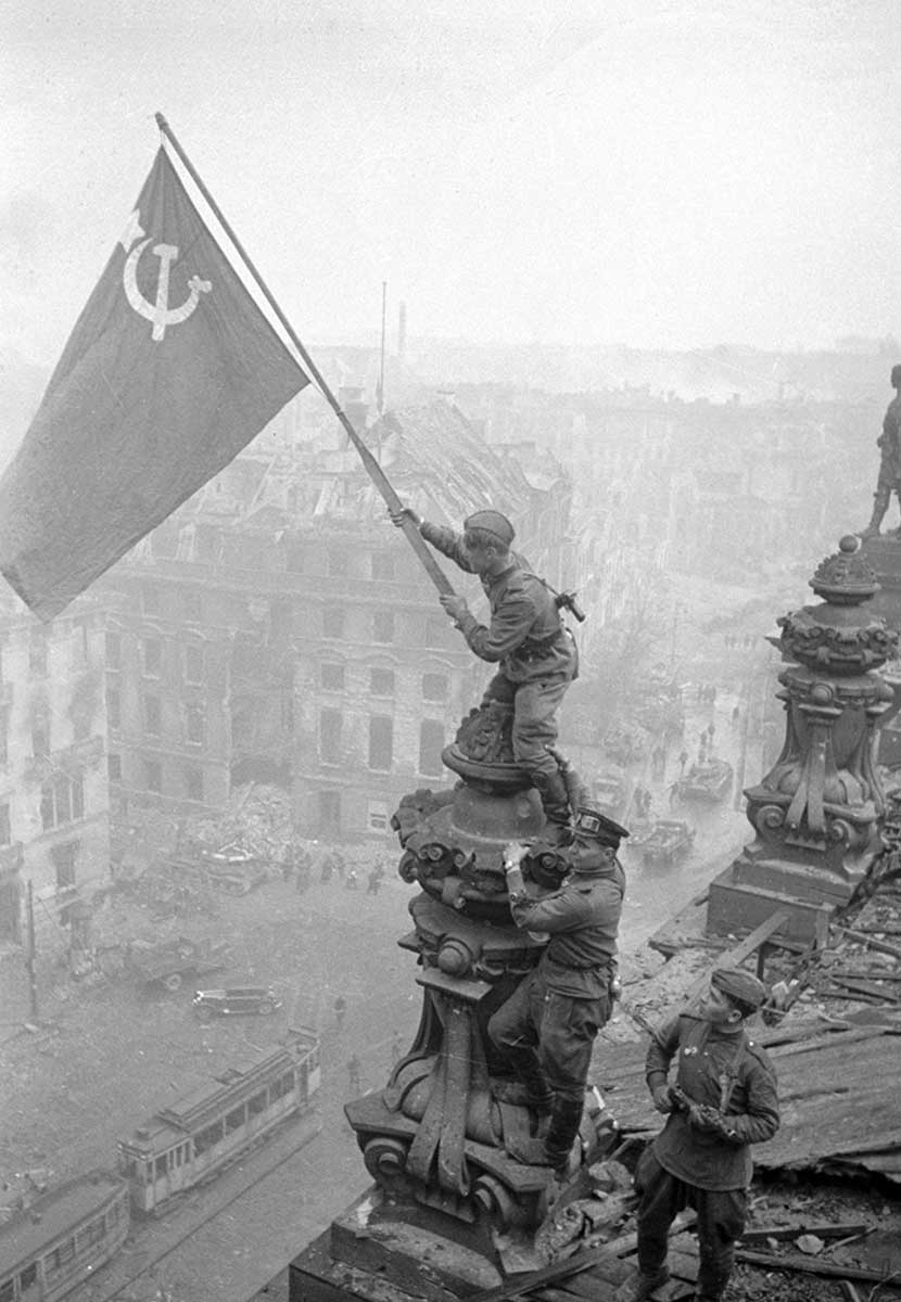 flag reichstag soviet
