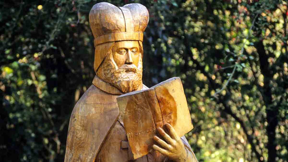 geoffrey monmouth statue arthurian legends