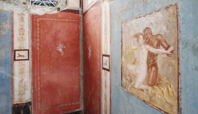 new-pompeii-excavations-decorated-tiny-house