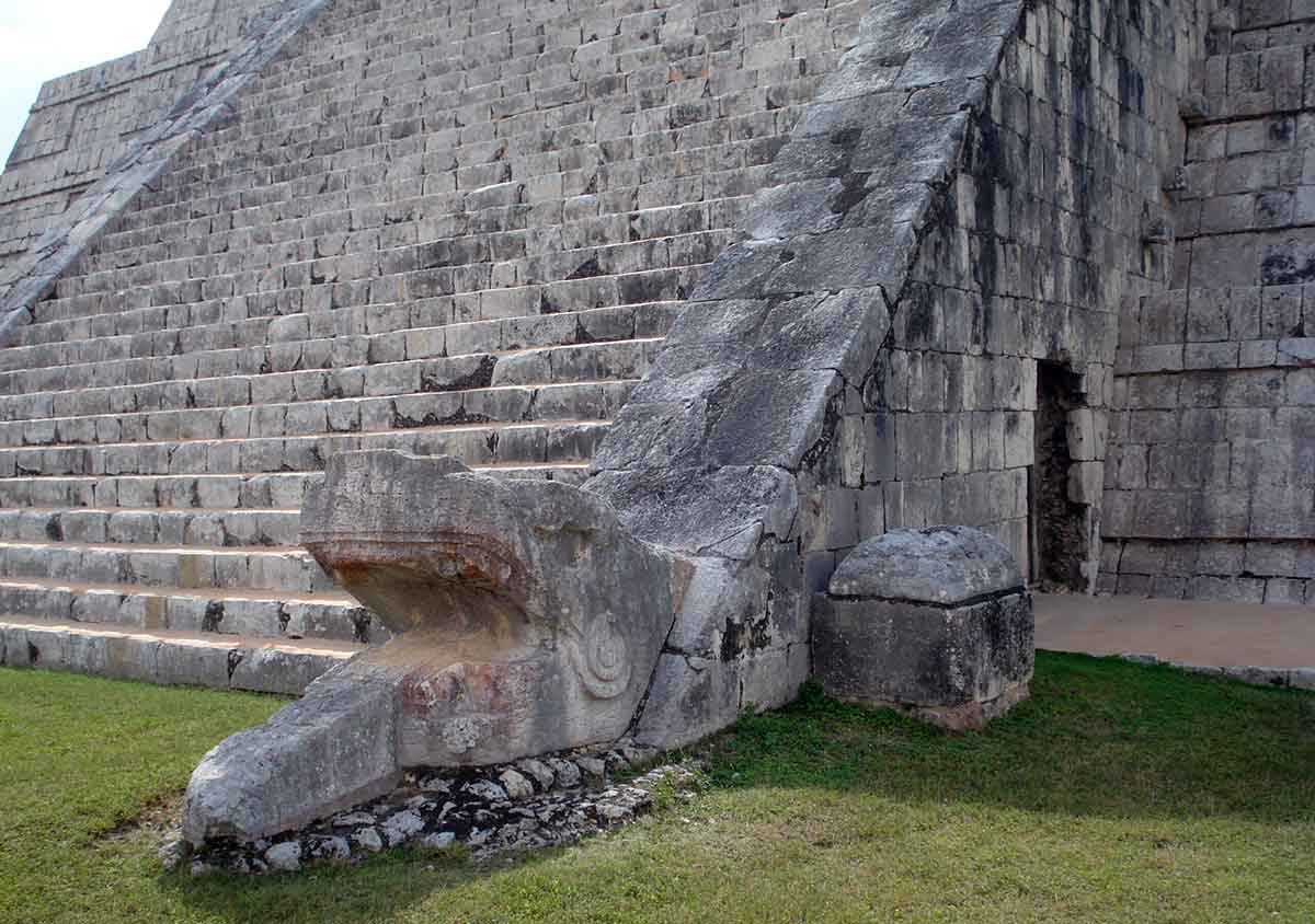 Serpent Staircase Pyramid Kukulkan