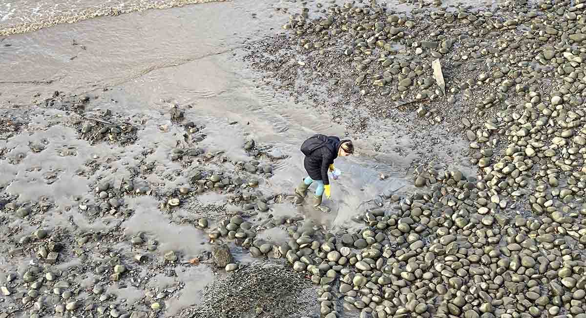 woman mudlarking in thames